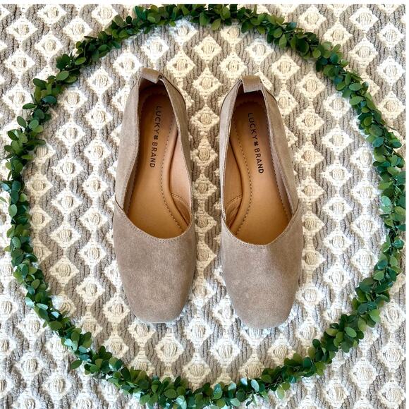 NWOT Lucky Brand Beige Suede Leather Classic Ballet Flats Size 6.5 Medium - Picture 1 of 12